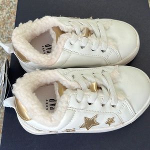 NEW Gap Toddler Sherpa lined shoes size5 ivory frost beige
